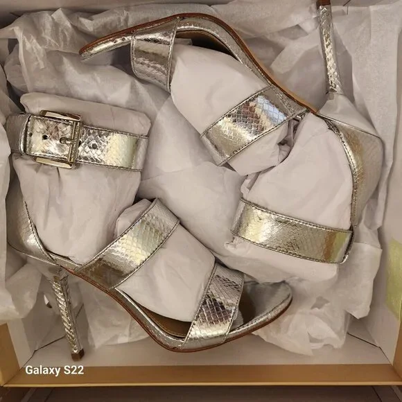 Michael Kors Amal Sandals. NIB. Size 5 - Picture 7 of 10